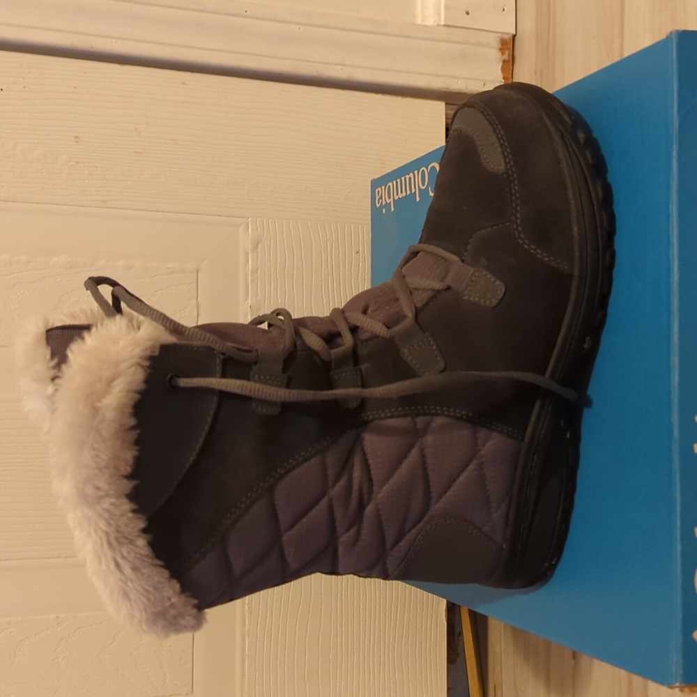 Charcoal grey Columbia snow boots size 7.5